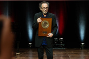 <span style='display:inline-block; background-color:#DF071E; width: 100%;padding:5px;'>Tim Burton </span>