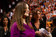 <span style='display:inline-block; background-color:#DF071E; width: 100%;padding:5px;'>Monica Bellucci </span>