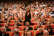 <span style='display:inline-block; background-color:#DF071E; width: 100%;padding:5px;'>Irène Jacob</span>