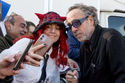 <span style='display:inline-block; background-color:#DF071E; width: 100%;padding:5px;'>Conférence de presse Tim Burton</span>