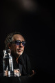 <span style='display:inline-block; background-color:#DF071E; width: 100%;padding:5px;'>Conférence de presse Tim Burton</span>