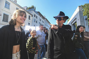 <span style='display:inline-block; background-color:#DF071E; width: 100%;padding:5px;'>Tim Burton</span>