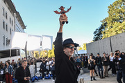 <span style='display:inline-block; background-color:#DF071E; width: 100%;padding:5px;'>Tim Burton</span>