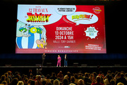 <span style='display:inline-block; background-color:#DF071E; width: 100%;padding:5px;'> SÉANCE FAMILLE / <em>Les 12 travaux d'Astérix</em></span>