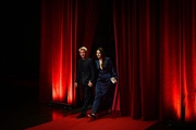 <span style='display:inline-block; background-color:#DF071E; width: 100%;padding:5px;'>Sean Penn et Valeria Nicov</span>
