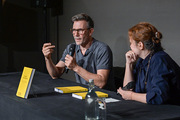 <span style='display:inline-block; background-color:#DF071E; width: 100%;padding:5px;'>RENCONTRE avec Michel Hazanavicius</span>
