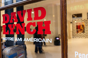 <span style='display:inline-block; background-color:#DF071E; width: 100%;padding:5px;'>Exposition : David Lynch  Notre ami américain</span>