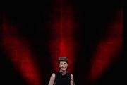 <span style='display:inline-block; background-color:#DF071E; width: 100%;padding:5px;'>Irène Jacob</span>