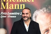 <span style='display:inline-block; background-color:#DF071E; width: 100%;padding:5px;'>François-Xavier Demaison</span>