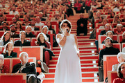 <span style='display:inline-block; background-color:#DF071E; width: 100%;padding:5px;'>Camélia Jordana</span>