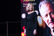 <span style='display:inline-block; background-color:#DF071E; width: 100%;padding:5px;'>Michèle Laroque</span>