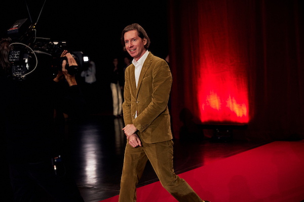 <span style='display:inline-block; background-color:#DF071E; width: 100%;padding:5px;'>Wes Anderson</span>