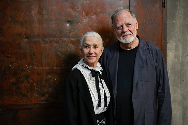 <span style='display:inline-block; background-color:#DF071E; width: 100%;padding:5px;'>Helen Mirren et Taylor Hackford</span>