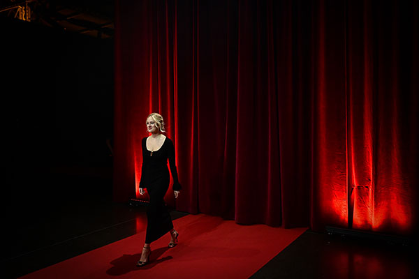 <span style='display:inline-block; background-color:#DF071E; width: 100%;padding:5px;'>Nadia Tereszkiewicz</span>