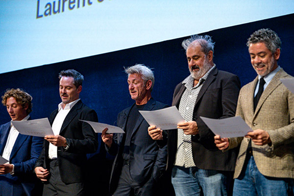 <span style='display:inline-block; background-color:#DF071E; width: 100%;padding:5px;'>Les invités du festival</span>