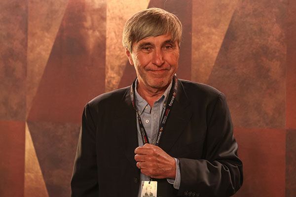 <span style='display:inline-block; background-color:#DF071E; width: 100%;padding:5px;'>Jean Ollé-Laprune</span>