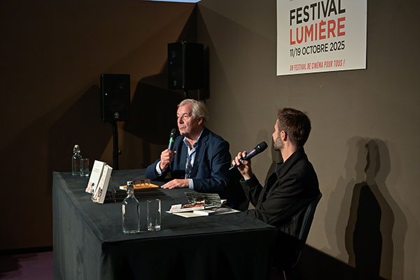 <span style='display:inline-block; background-color:#DF071E; width: 100%;padding:5px;'>Jérôme Garcin</span>