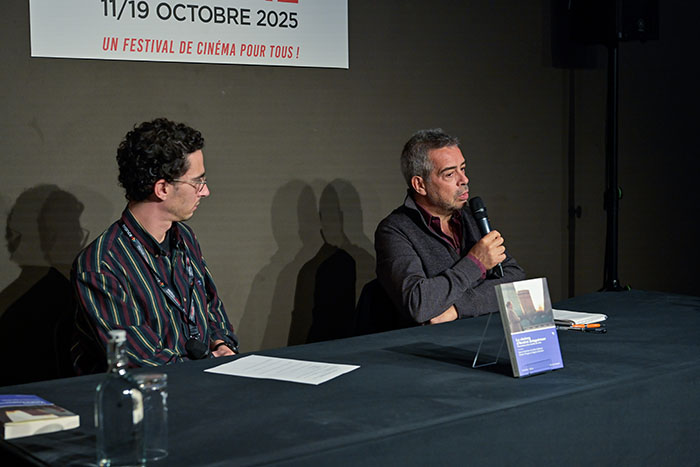 <span style='display:inline-block; background-color:#DF071E; width: 100%;padding:5px;'>Joël Chapron</span>