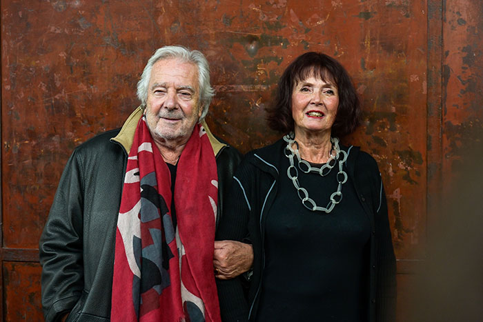 <span style='display:inline-block; background-color:#DF071E; width: 100%;padding:5px;'>Pierre Arditi et Sabine Azéma</span>