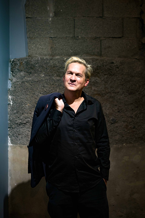 <span style='display:inline-block; background-color:#DF071E; width: 100%;padding:5px;'>Vincent Paul-Boncour (Carlotta Films)</span>