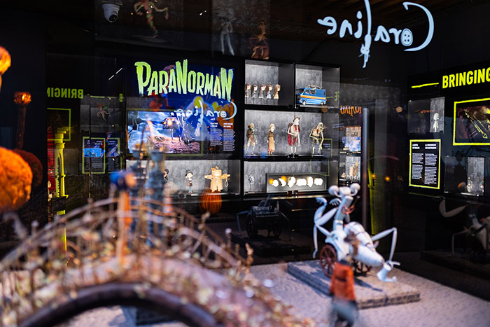 <span style='display:inline-block; background-color:#DF071E; width: 100%;padding:5px;'>IMAGE PAR IMAGE : L’Art et l’Animation de LAIKA - Exposition du 12 octobre au 31 décembre 2025</span>