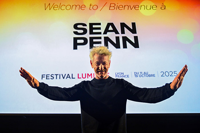 <span style='display:inline-block; background-color:#DF071E; width: 100%;padding:5px;'>MASTER CLASS Rencontre avec Sean Penn</span>