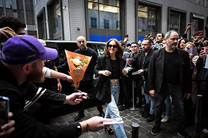 <span style='display:inline-block; background-color:#DF071E; width: 100%;padding:5px;'>MASTER CLASS Rencontre avec Natalie Portman</span>