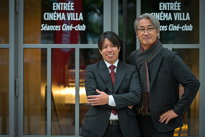 <span style='display:inline-block; background-color:#DF071E; width: 100%;padding:5px;'>Yoshitaka Arase et Shinji Sakoda (Nihon Eiga Broadcasting Corporation)</span>