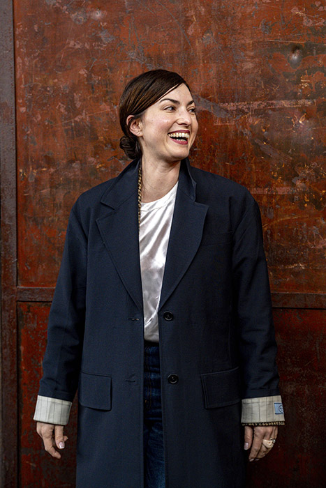 <span style='display:inline-block; background-color:#DF071E; width: 100%;padding:5px;'>Rebecca Zlotowski </span>