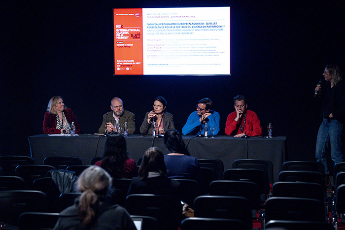 <span style='display:inline-block; background-color:#DF071E; width: 100%;padding:5px;'>Marché International du Film Classique - Table Ronde Europe</span>