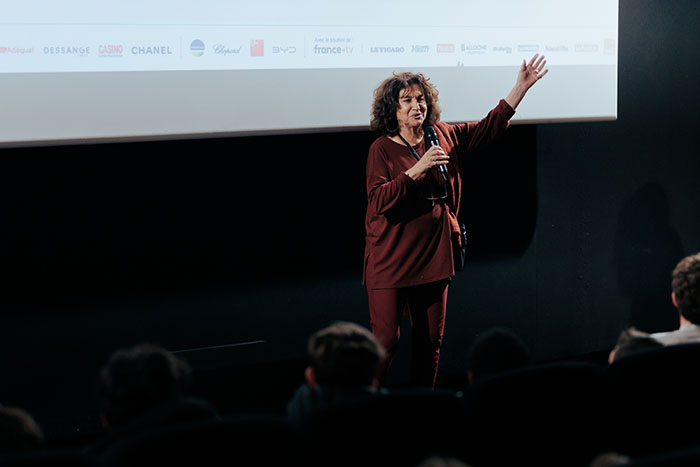 <span style='display:inline-block; background-color:#DF071E; width: 100%;padding:5px;'>Fabienne Servan-Schreiber</span>