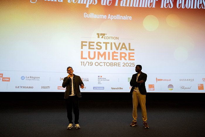 <span style='display:inline-block; background-color:#DF071E; width: 100%;padding:5px;'>Michel Hazanavicius</span>