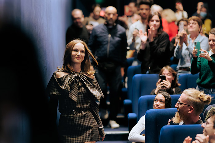 <span style='display:inline-block; background-color:#DF071E; width: 100%;padding:5px;'>Natalie Portman</span>