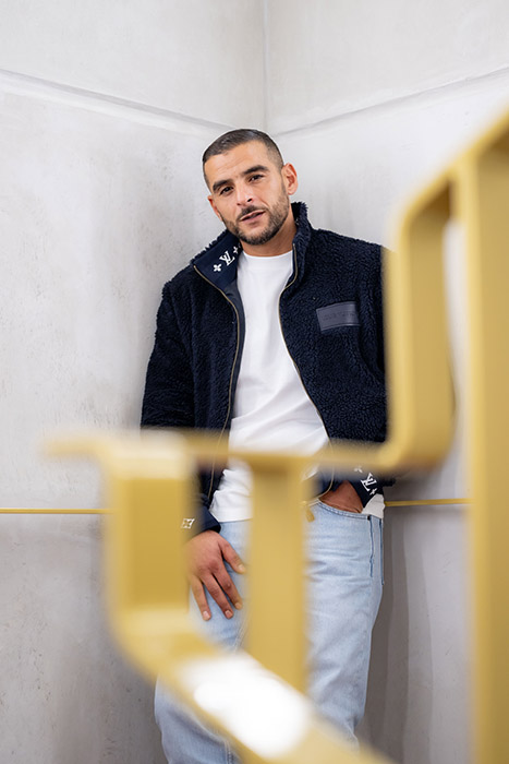 <span style='display:inline-block; background-color:#DF071E; width: 100%;padding:5px;'>Sofiane Zermani</span>