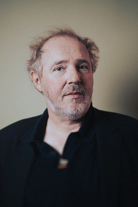 <span style='display:inline-block; background-color:#DF071E; width: 100%;padding:5px;'>Arnaud Desplechin</span>