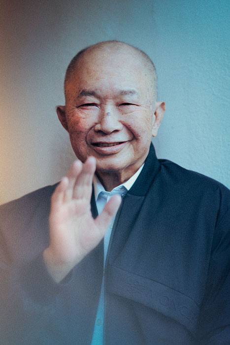 <span style='display:inline-block; background-color:#DF071E; width: 100%;padding:5px;'>John Woo</span>