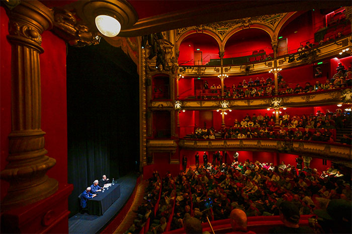 <span style='display:inline-block; background-color:#DF071E; width: 100%;padding:5px;'>MASTER CLASS Rencontre avec Michael Mann</span>