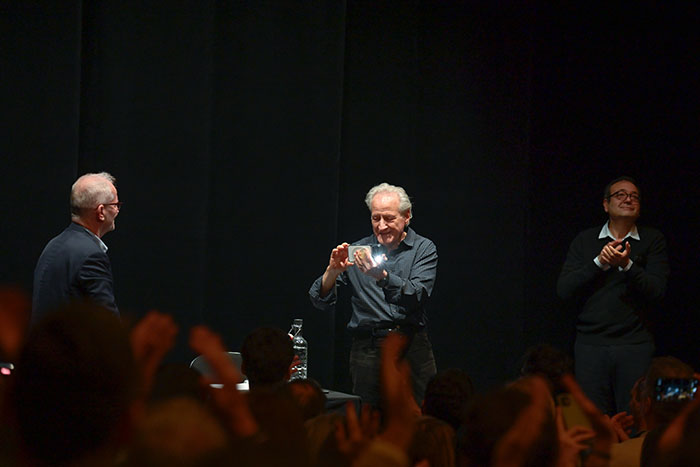 <span style='display:inline-block; background-color:#DF071E; width: 100%;padding:5px;'>MASTER CLASS Rencontre avec Michael Mann</span>