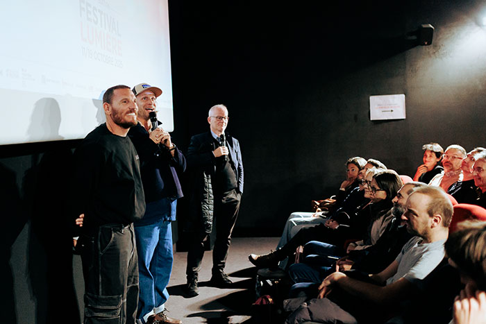 <span style='display:inline-block; background-color:#DF071E; width: 100%;padding:5px;'>Loury Lag, Jérémie Renier et Thierry Frémaux</span>