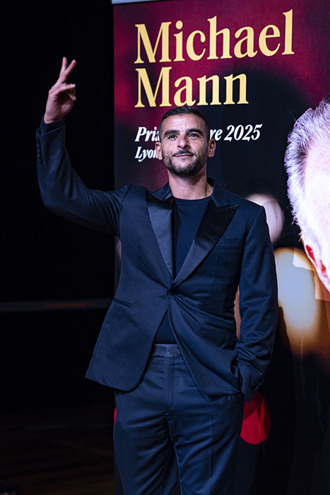 <span style='display:inline-block; background-color:#DF071E; width: 100%;padding:5px;'>Sofiane Zermani</span>