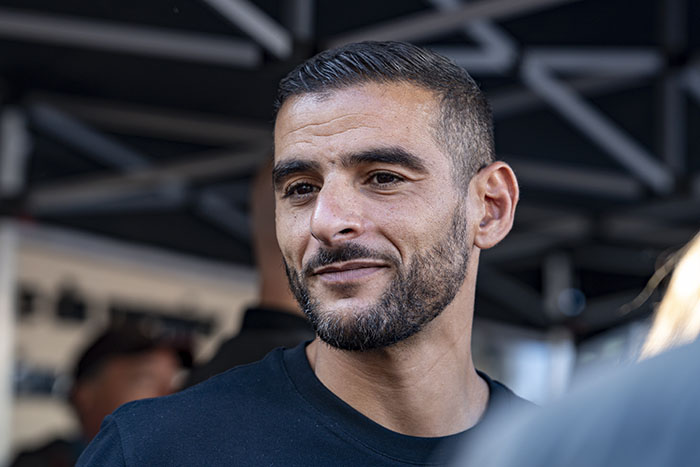 <span style='display:inline-block; background-color:#DF071E; width: 100%;padding:5px;'>Sofiane Zermani</span>
