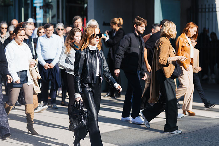 <span style='display:inline-block; background-color:#DF071E; width: 100%;padding:5px;'>Isabelle Huppert</span>