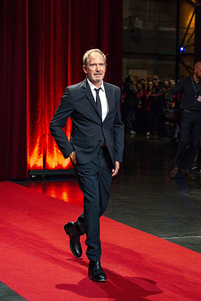 <span style='display:inline-block; background-color:#DF071E; width: 100%;padding:5px;'>Christopher Thompson</span>